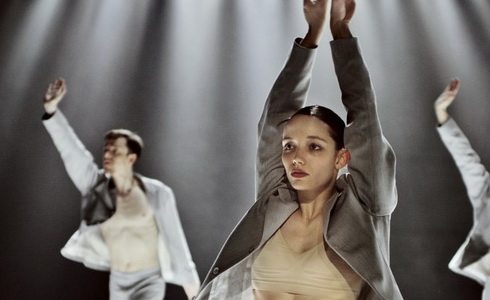 LEFT RIGHT LEFT RIGHT (Zdroj: R. Rezvani)