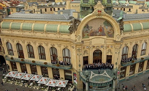 Orchestr FOK na balkon Obecnho domu