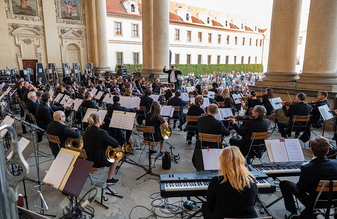 Symfonick orchestr hl. m. Prahy FOK ve Valdtejnsk zahrad