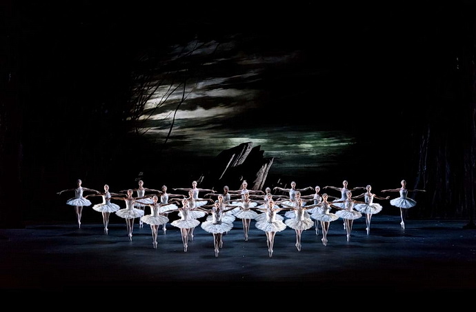Labut jezero - Krlovsk balet (Foto: Bill Cooper)