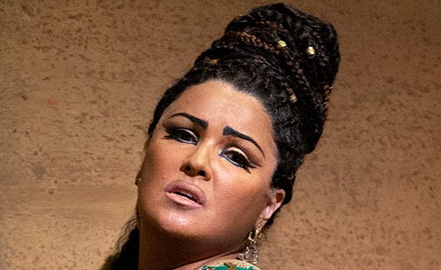 Anna Netrebko  (Aida)