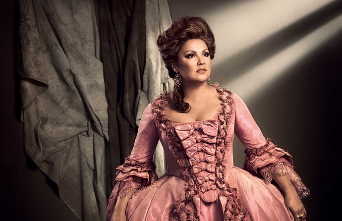 Anna Netrebko (Adriana Lecouvreur)