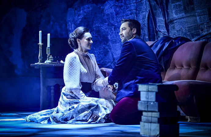J. Š. Kačírková a R. Samek (La bohème)