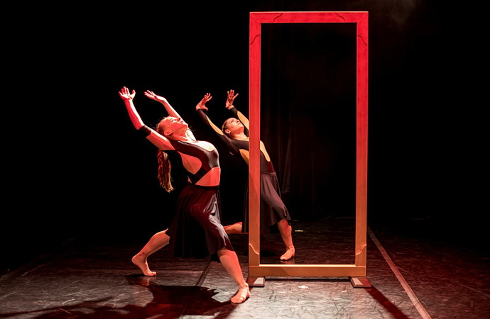 Bohemia Balet, Zrcadlo 