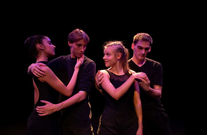 Kontrasty - Křehké vztahy, chor. (Foto: A. A. Veselá)