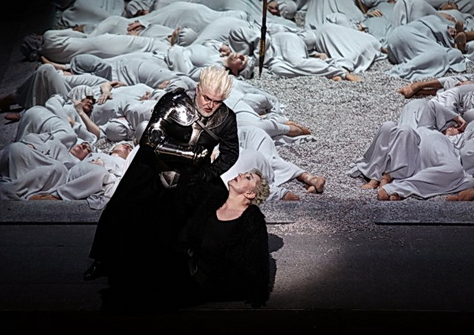 Parsifal: Ivan Kusnjer (Klingsor) a Eva Urbanov (Kundry)