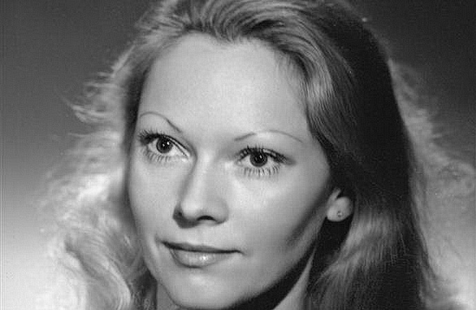 Miroslava Pe��kov�