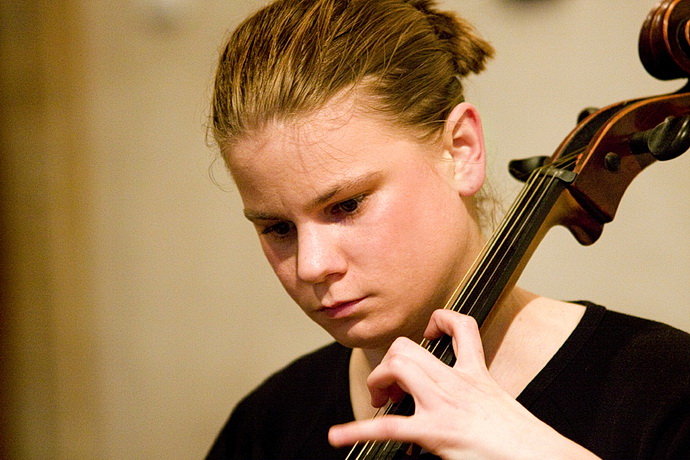 Anna Brikciusov - violoncello