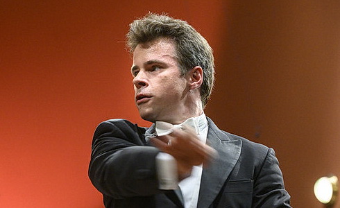 Dirigent Jakub Hra (Foto: Petra Hajsk)