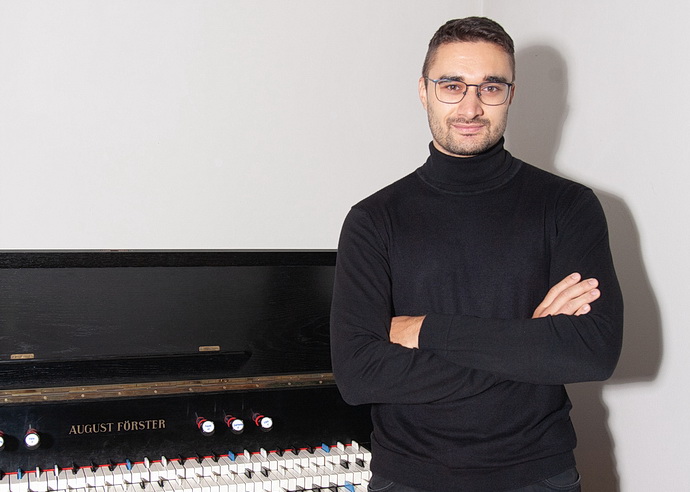 Miroslav Beinhauer a šestinotónové harmonium