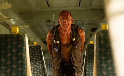 Chi Lewis-Parry a Ralph Fiennes (Foto: Columbia Pictures)