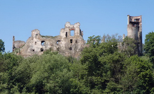 Krajinou příběhů českých hradů známých i neznámých