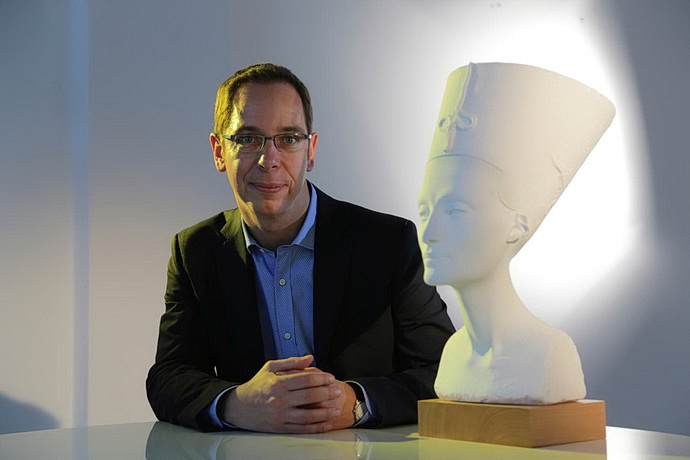 Busta královny Nefertiti