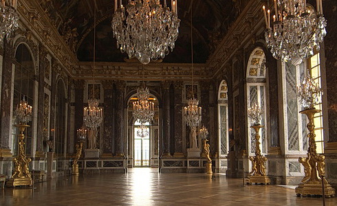 Skvostný nábytek ve Versailles