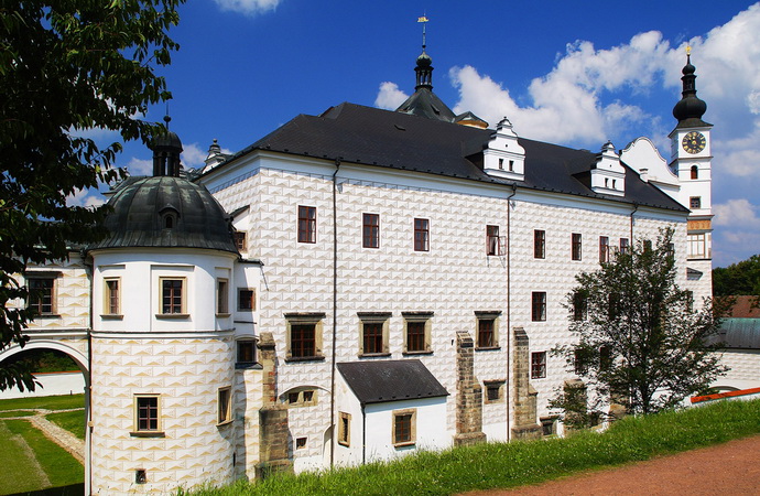 Pardubice, Pernštejnové – stavebníci
