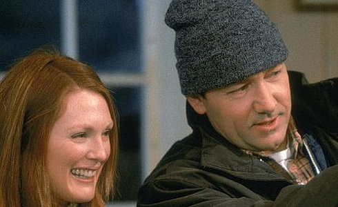 Julianne Mooreová a Kevin Spacey (Ostrovní zprávy)