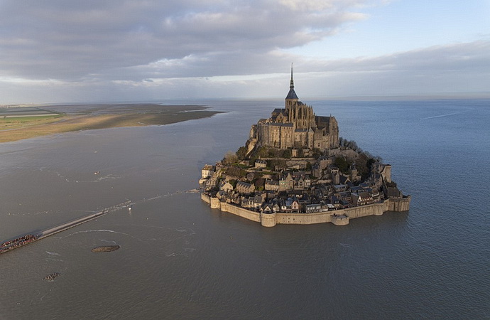 Starobyl stavby: Mont Saint-Michel