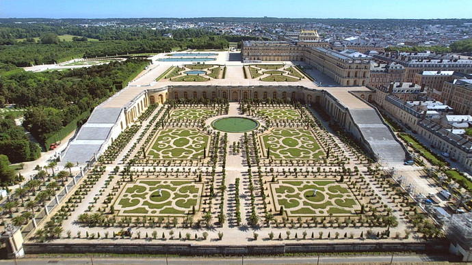 100 dn ve Versailles 