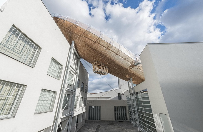 DOX – Za um�n�m