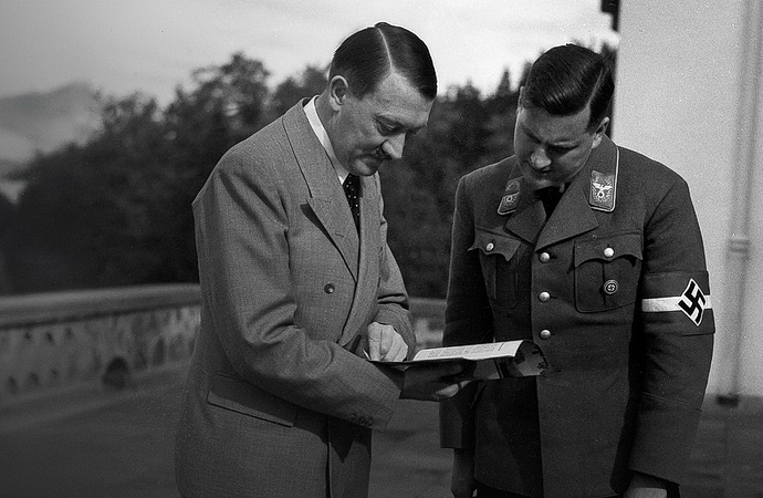 Knihy, kter� Hitler nesp�lil