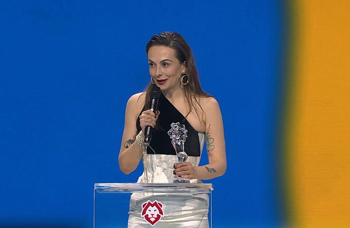 Zuzana Kirchnerov� (Karavan - nejlep�� celove�ern� film)