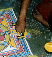 Tvorba tibetské mandaly