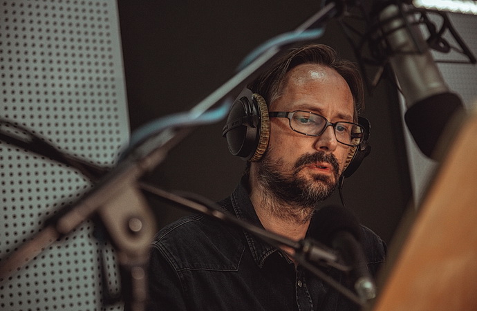 Herec Jaroslav Plesl při natáčení Agenta