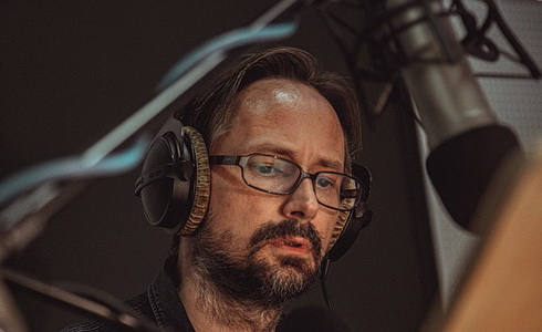 Herec Jaroslav Plesl při natáčení Agenta