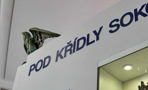 Pod křídly Sokola