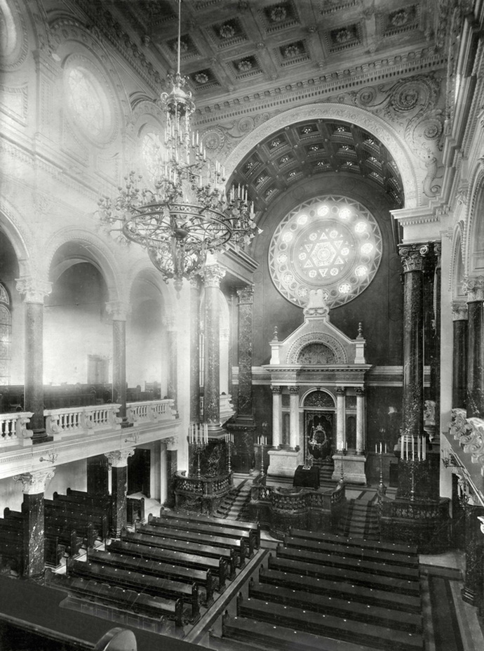 Interir Vinohradsk synagogy, Jindich Eckert, kolem 1900