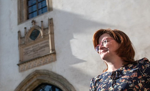 Lenka Mazačová před Hrádkem v KH (Foto: Mediatraining)