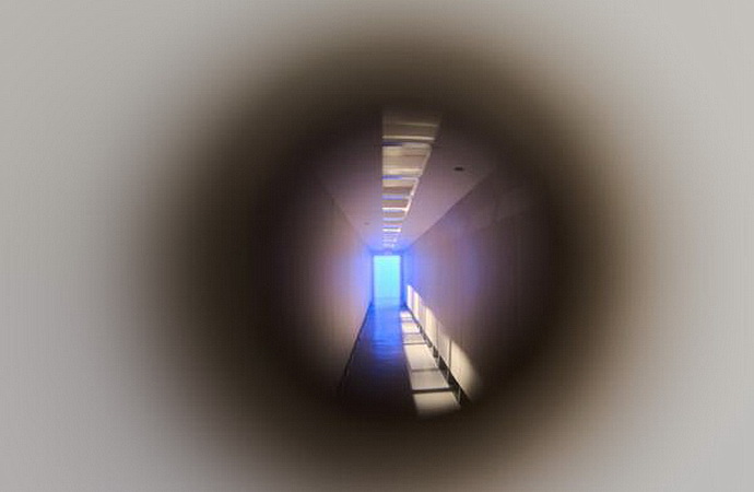 Leaving the house with… (Foto: Jan Kolsk�) 