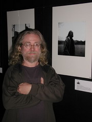 Jaroslav Hutka na výstavě fotografií signatářů Charty 77