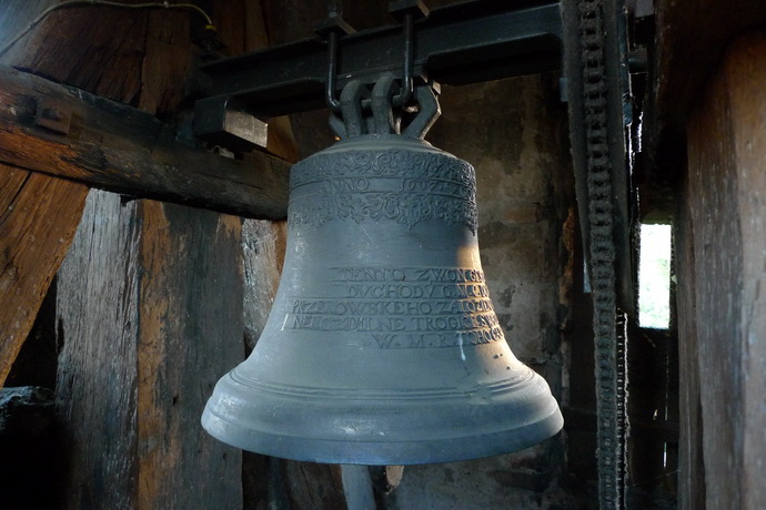 Zvon v kostele sv. Vojtcha v Perov n. Labem (Wikipedie)