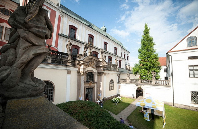 Kostel sv. Vojtěcha, Broumov (Foto: Jakub Šleis)