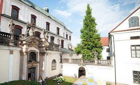 Kostel sv. Vojtěcha, Broumov (Foto: Jakub Šleis)