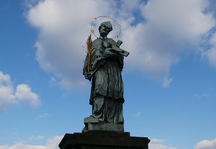 Svatý Jan Nepomucký na Karlově mostě