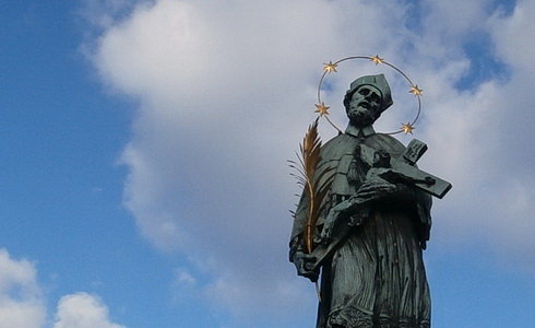 Svatý Jan Nepomucký na Karlově mostě