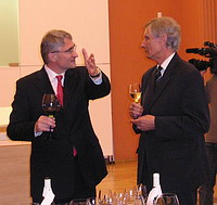 Velvyslanci Vladimr Galuka (vlevo) a Ladislav Ballek
