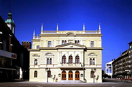 Budova Slezskho divadla Opava - pedn pohled