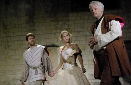Bouře, Viktor Limr (Ferdinand), Zuzana Kajnarová (Miranda), Emil Horváth (Prospero)