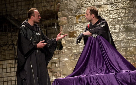 Karel Dobrý a Jan Teplý v inscenaci Richard III.