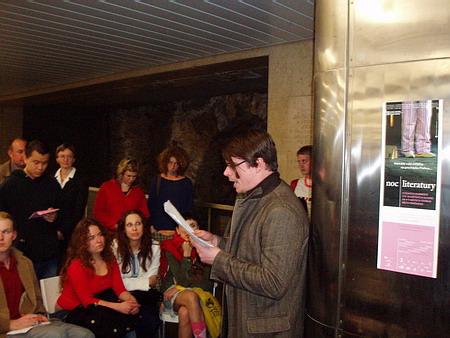 Ve vestibulu metra Mstek  pednel sv ukzky Jaroslav Rudi.