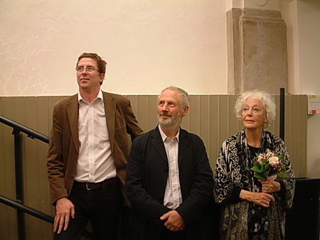 Hlavn� protagonist� vernis�e zleva: O. C�sler (architekt), K. Gebauer (socha�) a K. Fialov�.