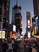Svět neónů a výšek – takový je střed New Yorku.
