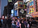 Times Square – dnem i noc se tu val davy.