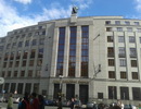 Dnen budova esk nrodn banky byla pvodn postavena jako bankovn dm pro ivnostenskou banku v letech 1935 a 1942 podle projektu Frantika Roitha na mst pvodn ivnostensk banky z roku 1900 a sousedcch hotel.